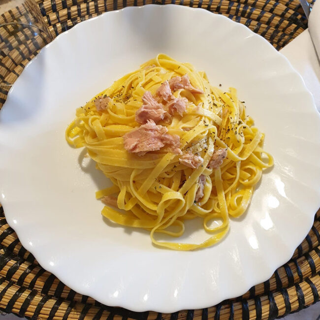 Fettuccine Pastaubi al limone con tonno - Le Ricette CibUbi